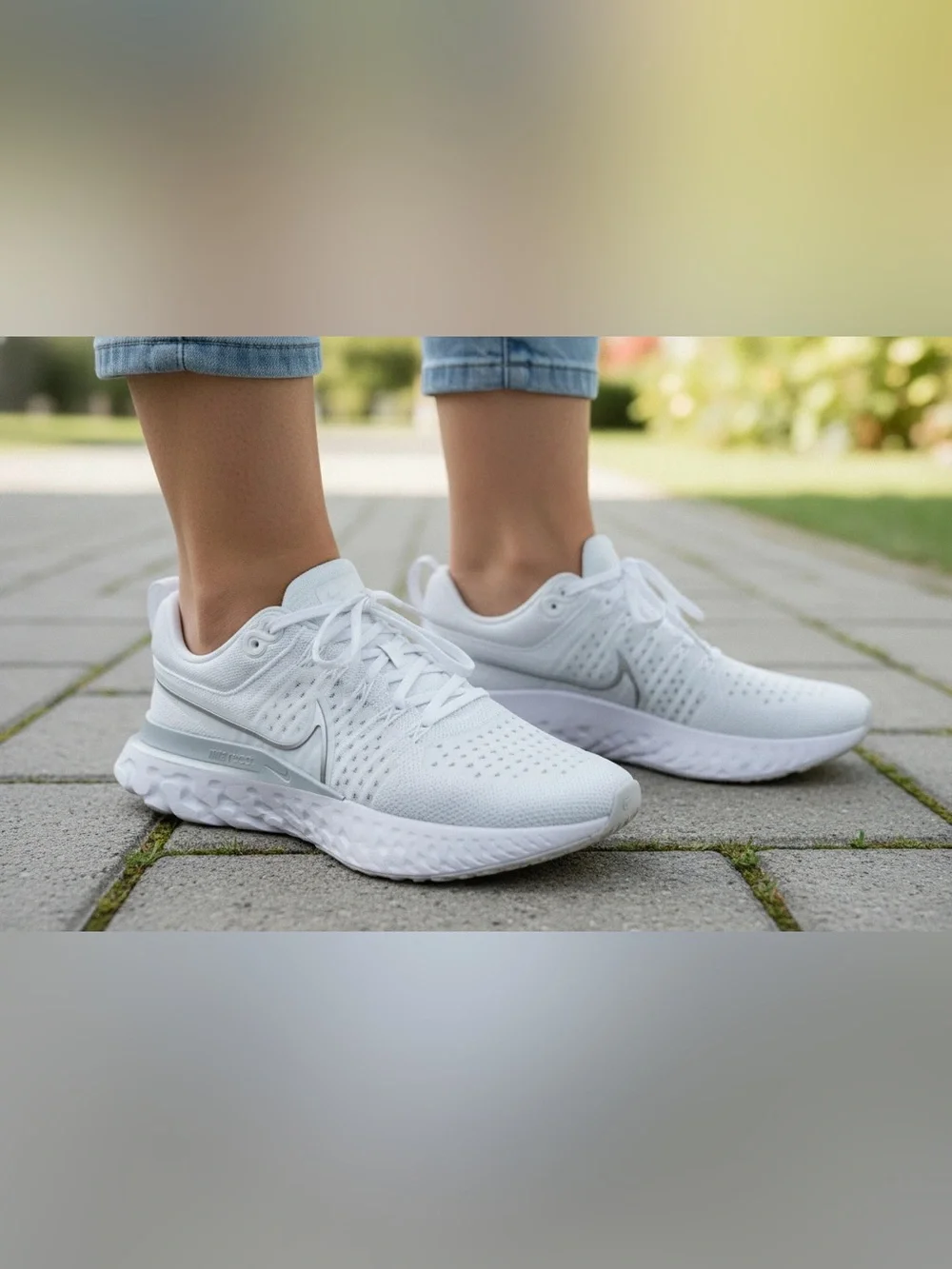Nike Women’s React Infinity Run Flyknit 2 Sneakers in White/Silver. Size 9.5